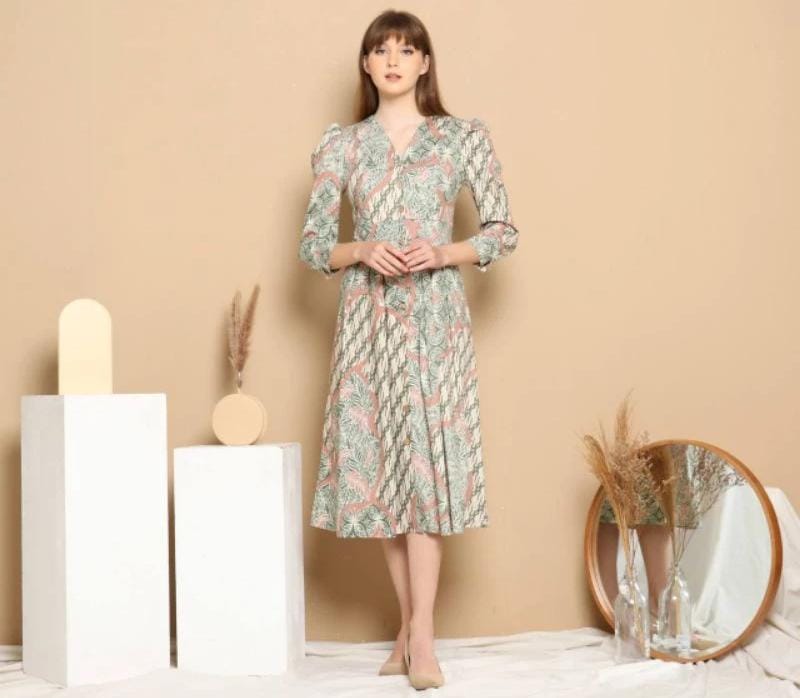 Rekomendasi 6 Dress Batik Pesta Elegan untuk Wanita, Buat Penampilanmu Jadi Memukau!