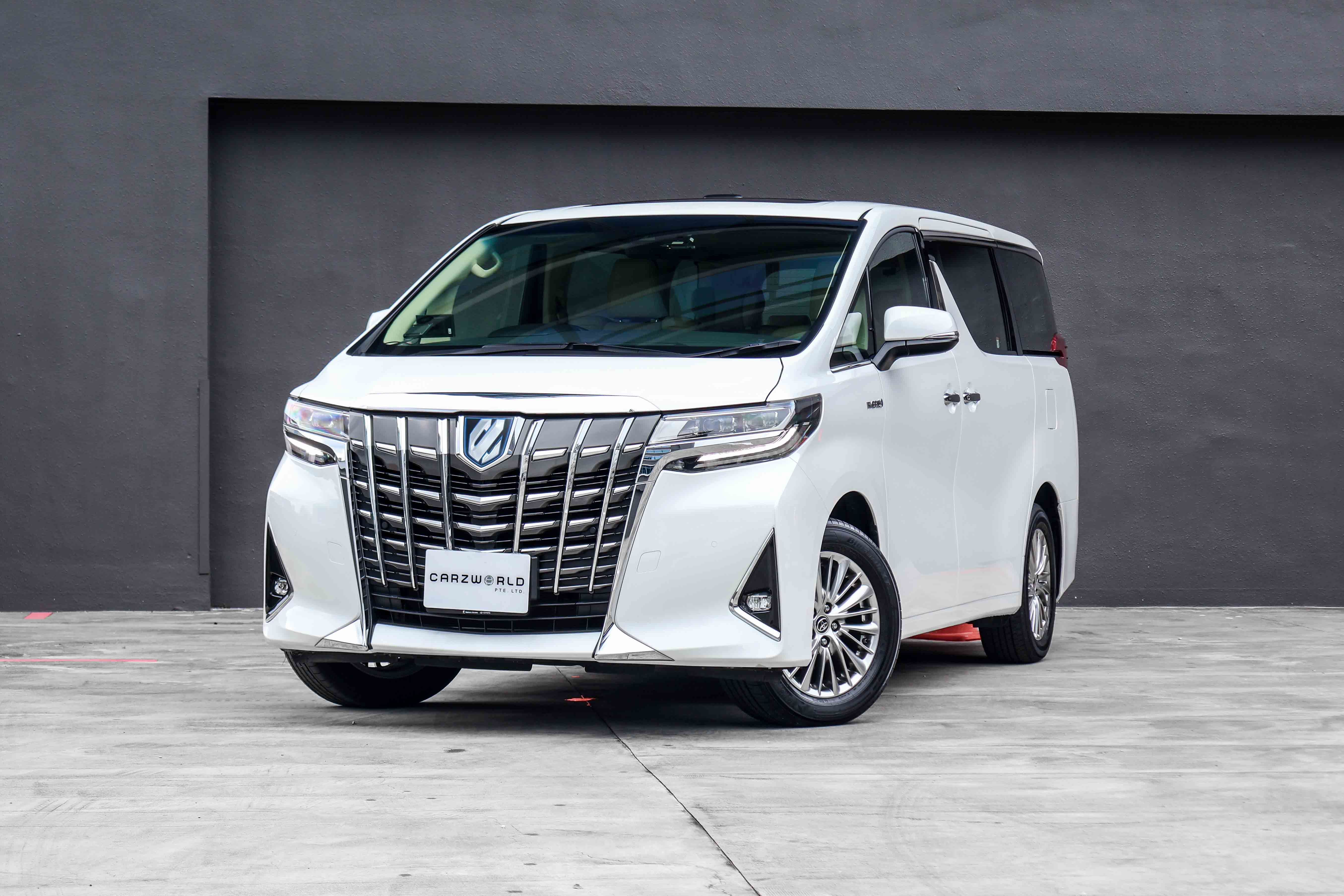 Toyota Alphard Hybrid 2.5A Elegance Moonroof