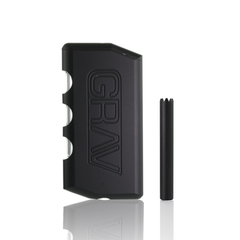Ein schwarzes GRAV-Dugout mit passender Ein-Zug-Pfeife.