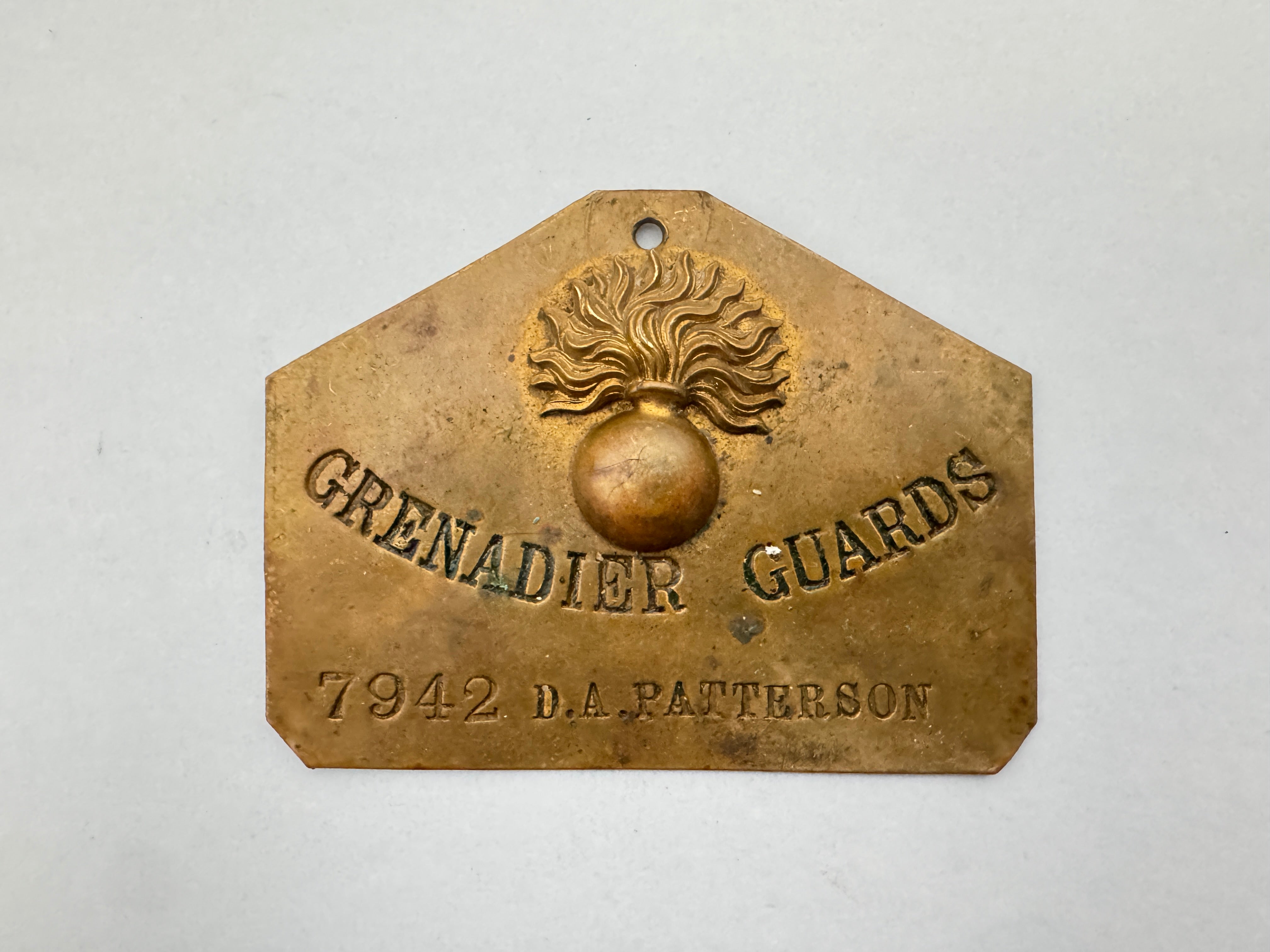 WW1 British Army Grenadier Guards Duty Bed Plate – An original duty bed plate of the Grenadier Guards. 115 x 86 mm. Brass