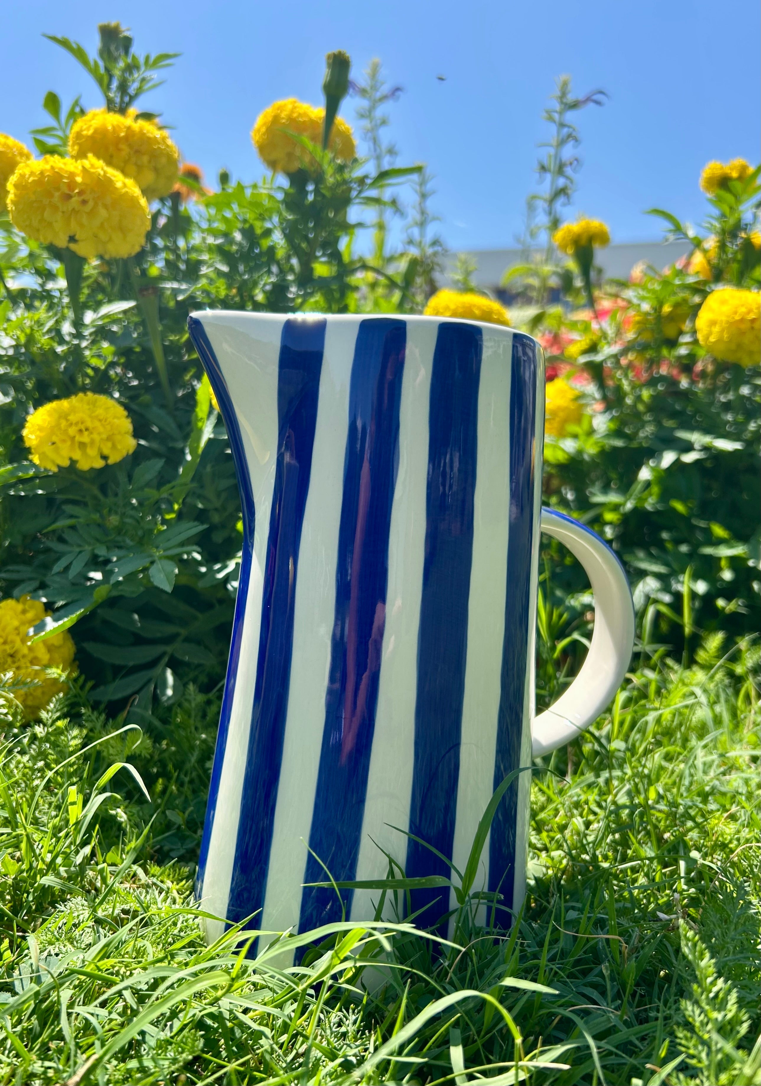 Carafe rayée bleue en céramique peinte à la main – 1,2 L