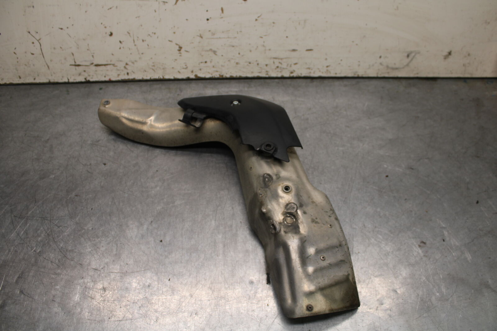 05-06 HONDA CBR600RR REAR BACK MUFFLER EXHAUST PIPE COVER HEAT SHIELD  BB739