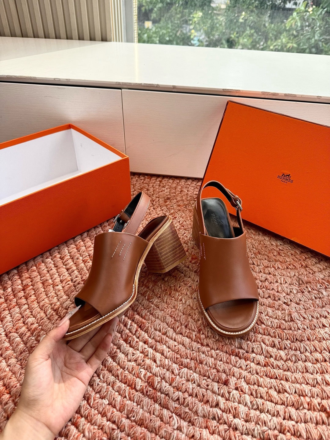 H heel Limited edition