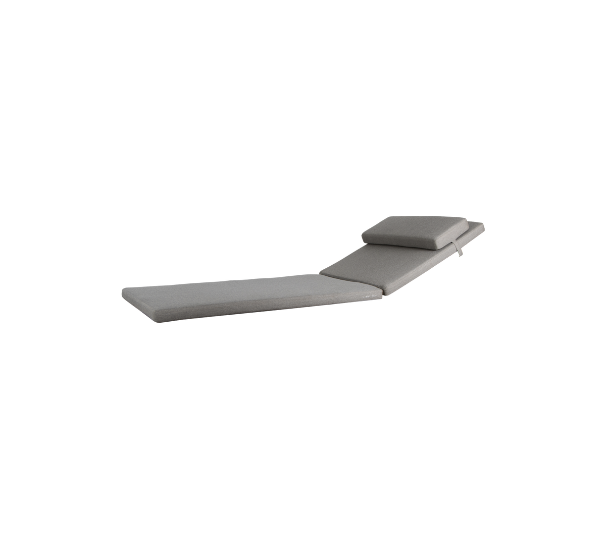 Een slanke, moderne chaise longue met een minimalistisch ontwerp in een zachte grijze bekleding, met een verstelbare rugleuning voor comfort.