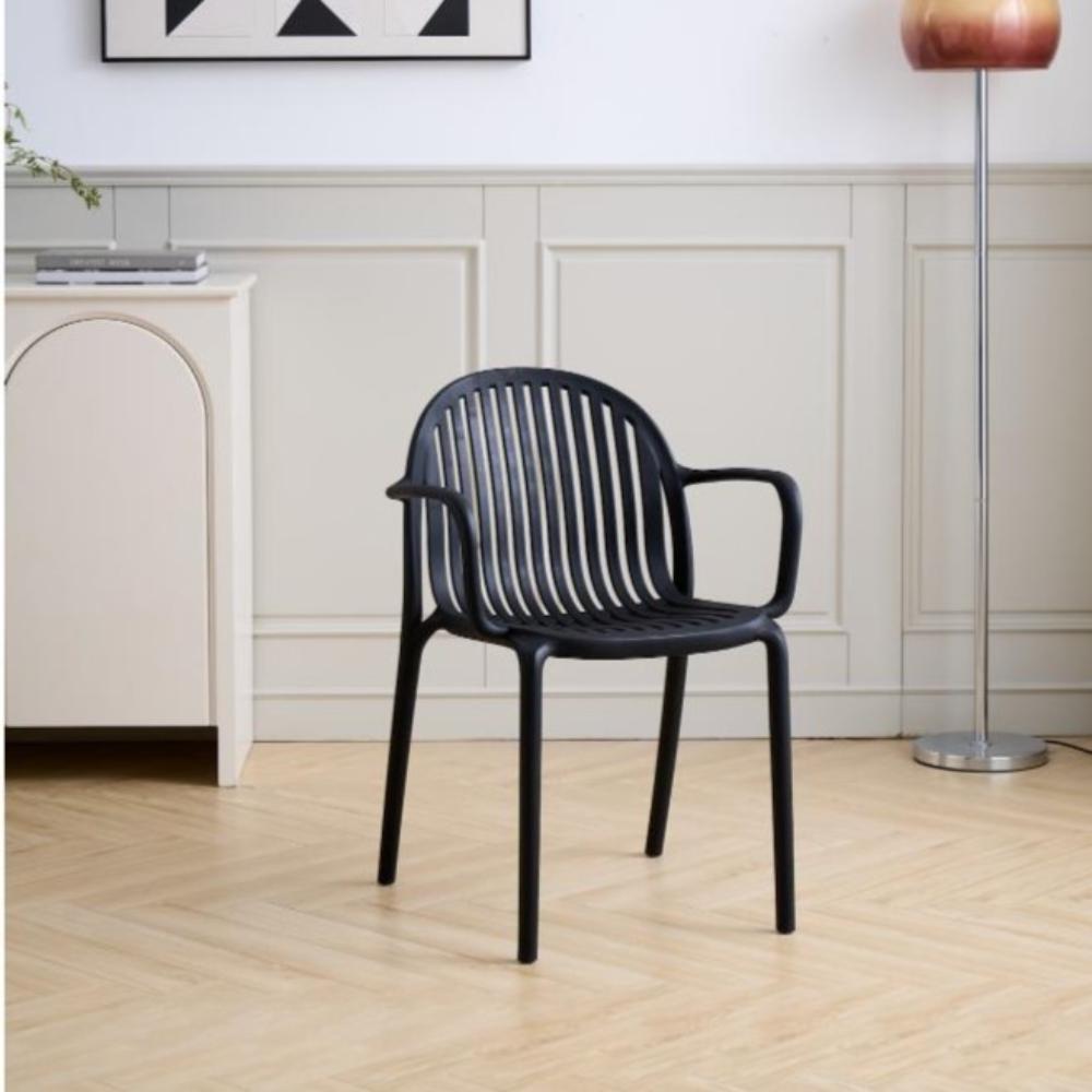 Silla Marruecos Con Brazos, Negro, Con espaldar en rayas y diseño minimalista