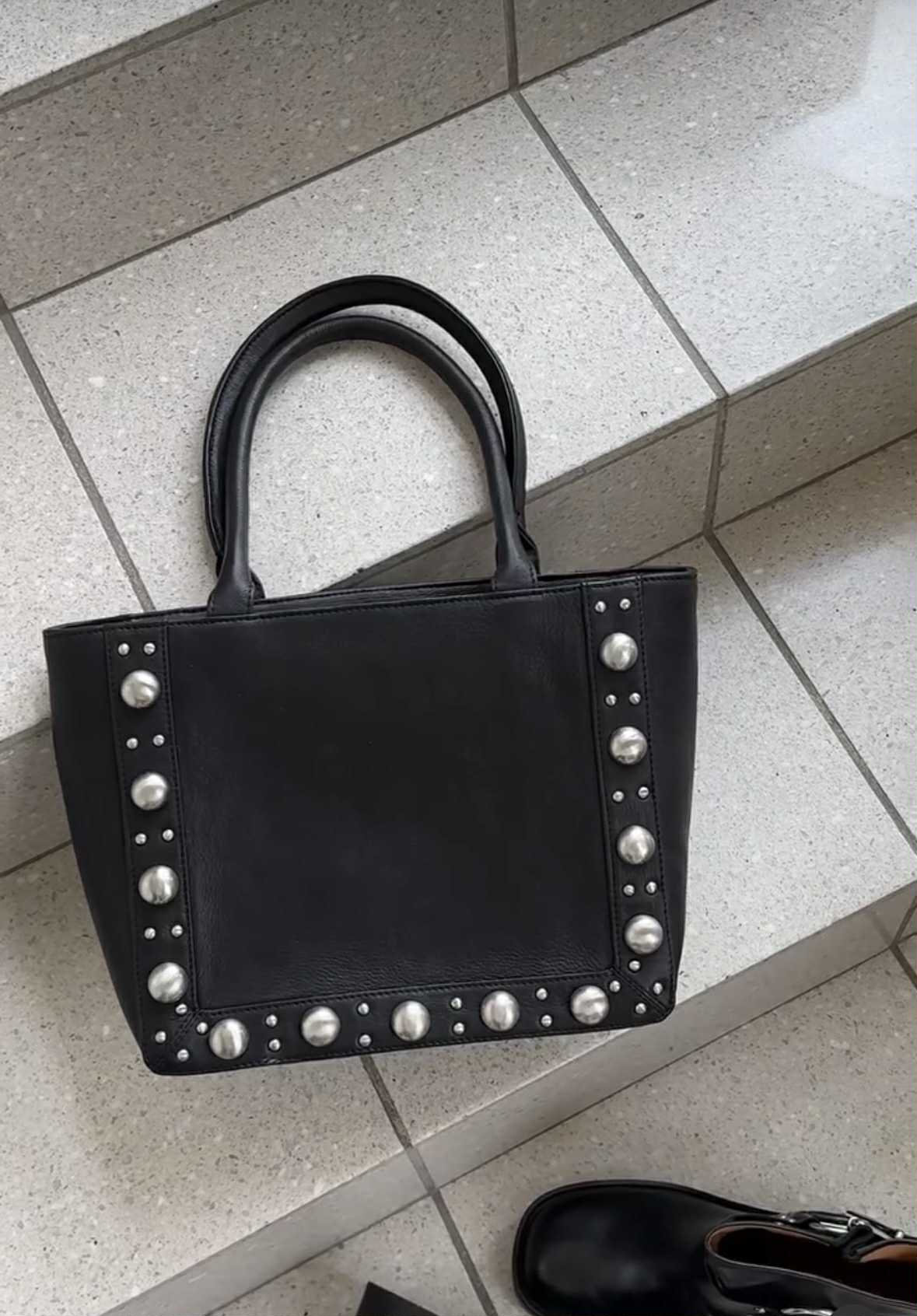 Handtasche mit Nieten