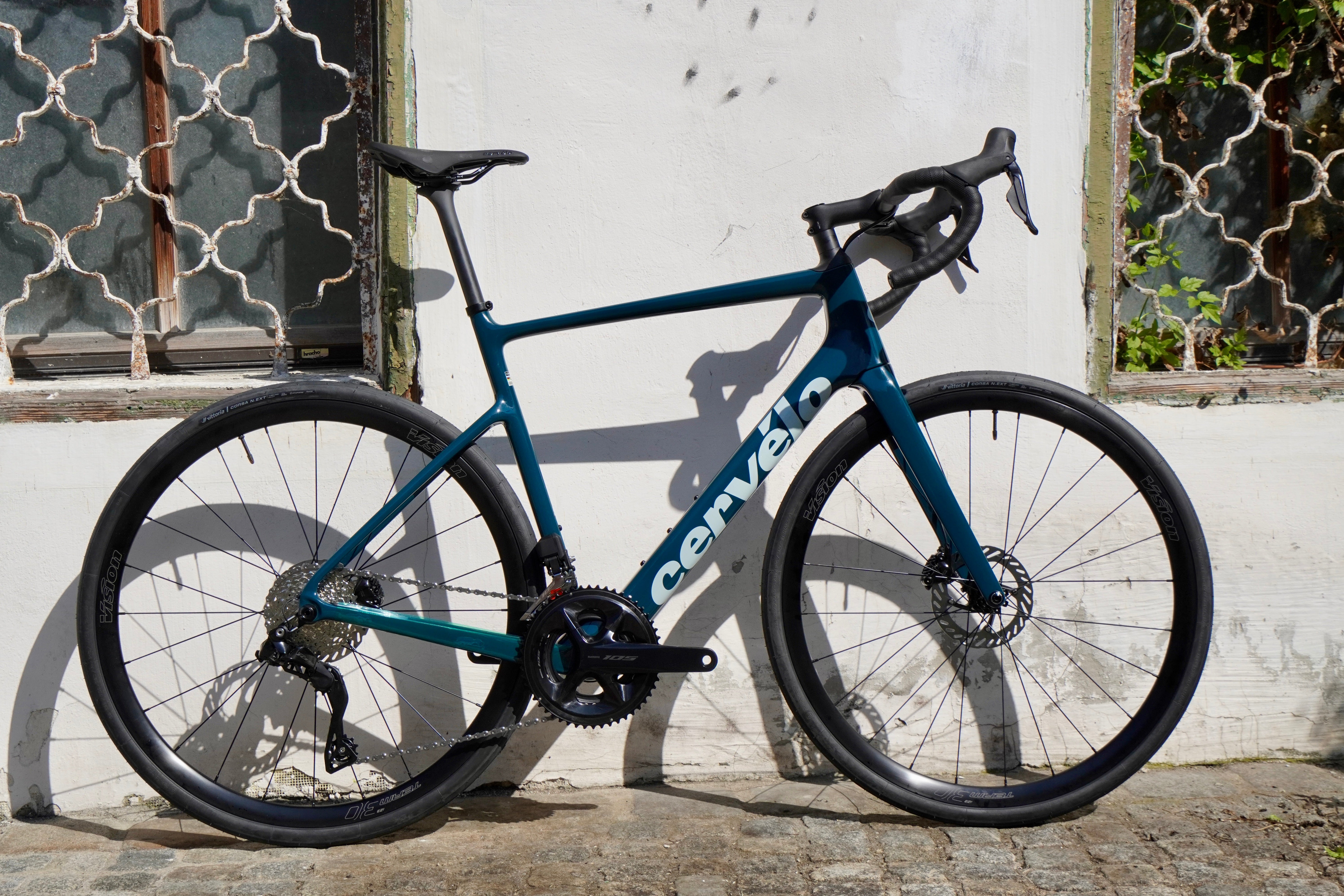 Cervelo Caledonia 2026 | Rennrad Carbon | Shimano 105 Di2 2x12