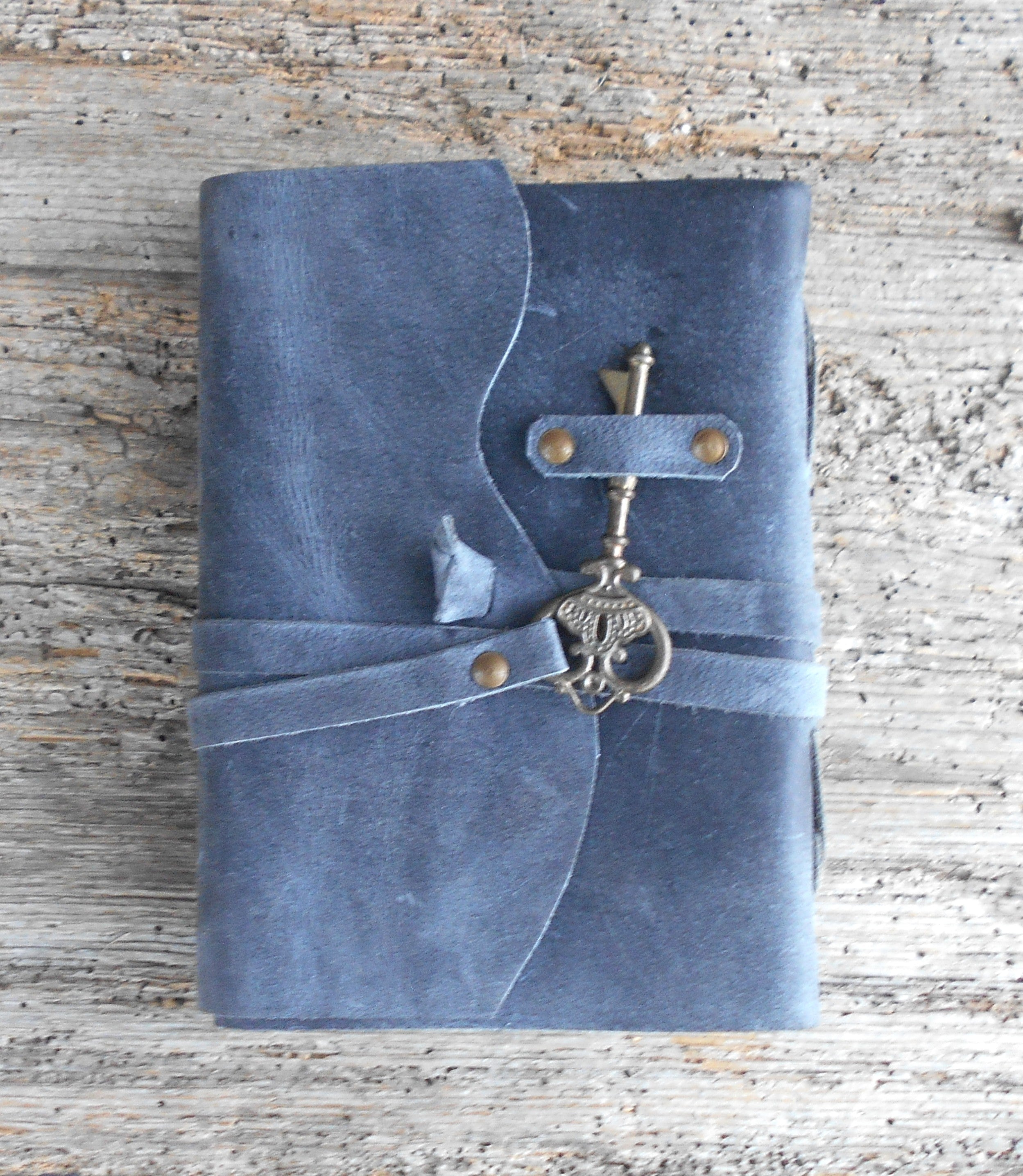 Leder-Notizbuch, handgearbeitet, Tagebuch, Vintage Notizbuch, handgeschöpftes Papier, Schlüssel