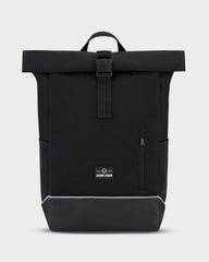 Schwarzer Rolltop-Rucksack 'Robin Medium' von Johnny Urban mit Frontreißverschluss und verstärktem Boden