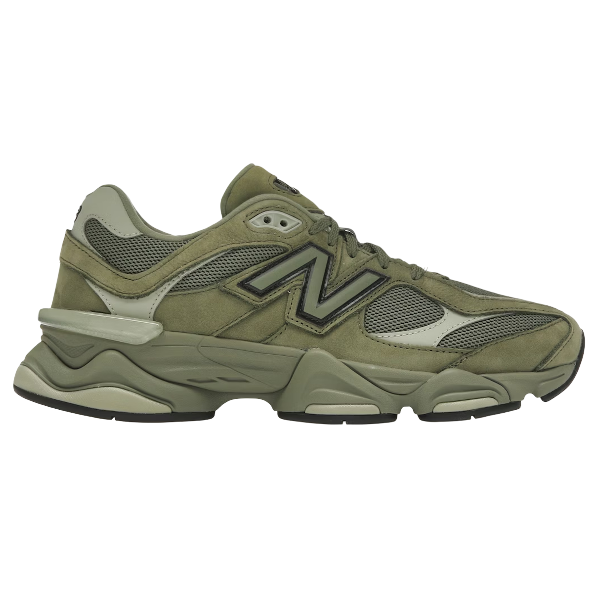 New Balance 9060 Dark Olivine sneakers i sideprofil med olivenfarvet ruskindsoverdel, sort mesh og chunky mellemsål med stødabsorberende detaljer