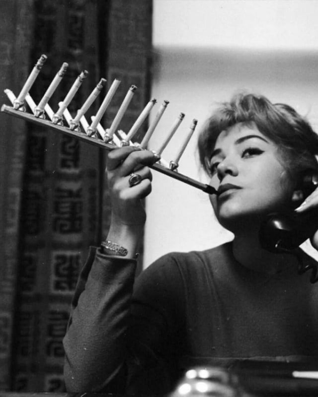 A device for smoking a whole pack of cigarettes, 1950s. :  r/HistoricalCapsule