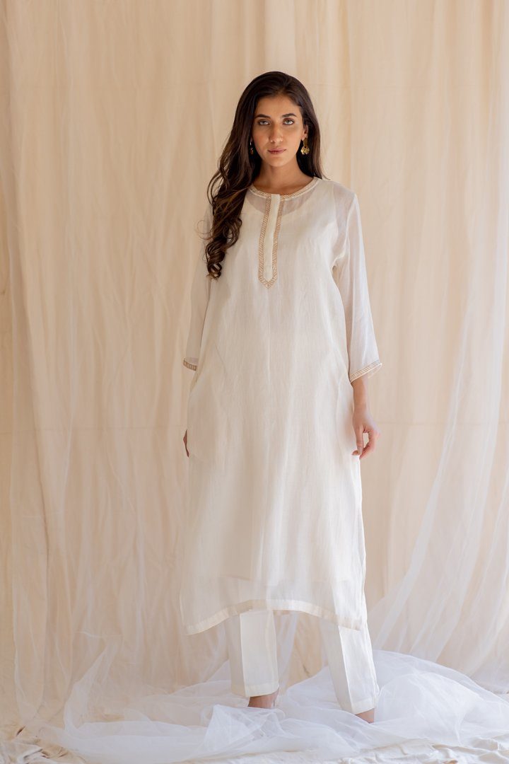 Ivory White Gul Seedh Kurta by Nirjara for women Worldwide