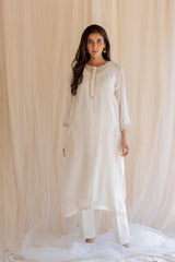 Ivory White Gul Seedh Kurta by Nirjara for women Worldwide