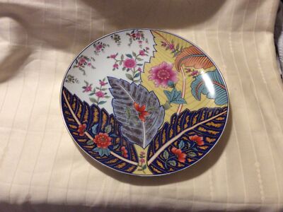 Tobacco Leaf Fine China by Mann Plate 10.25 Diameter Genus Nicotinia  Multicolor