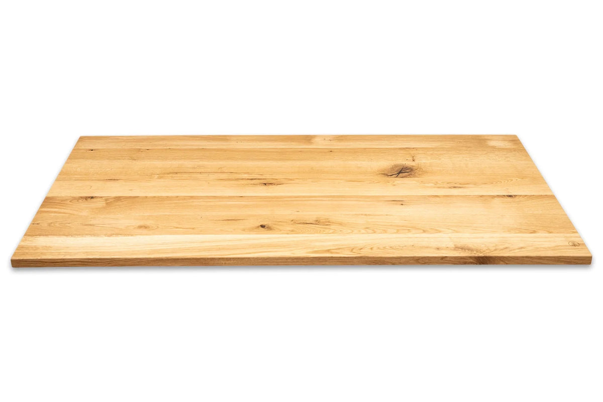 Seitenansicht der LUMBERLAND Tischplatte aus Wildeiche mit gefaster Kante.