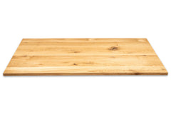 Seitenansicht der LUMBERLAND Tischplatte aus Wildeiche mit gefaster Kante.